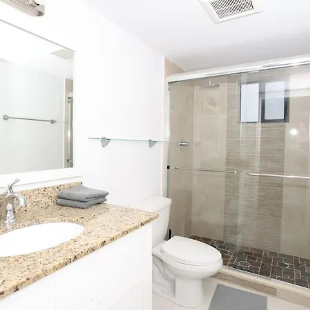 Apartments Little Habana Near Calle 8 Miami Exterior photo