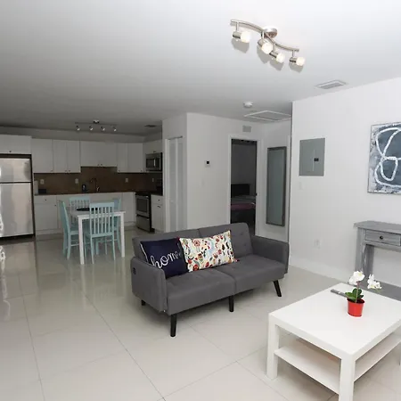 Apartments Little Habana Near Calle 8 Miami Exterior photo